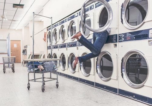 СОТРУДНИК В ПРАЧЕЧНУЮ